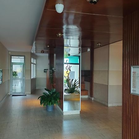 Chambrette Boulevard Des Pyrenees Hypercentre 10M Carre Wc Sur Le Palier, Porte40 Pau Luaran gambar