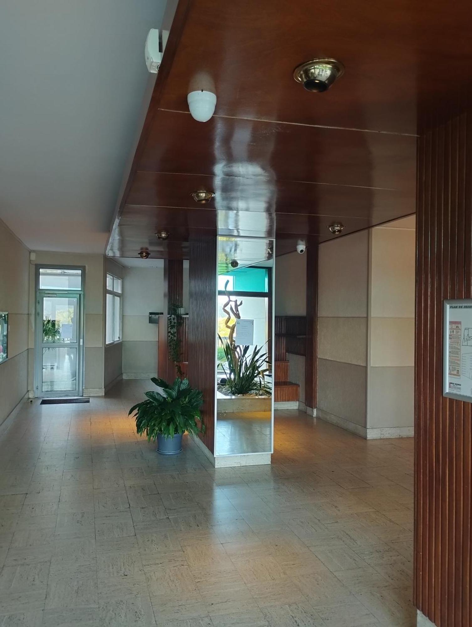 Chambrette Boulevard Des Pyrenees Hypercentre 10M Carre Wc Sur Le Palier, Porte40 Pau Luaran gambar