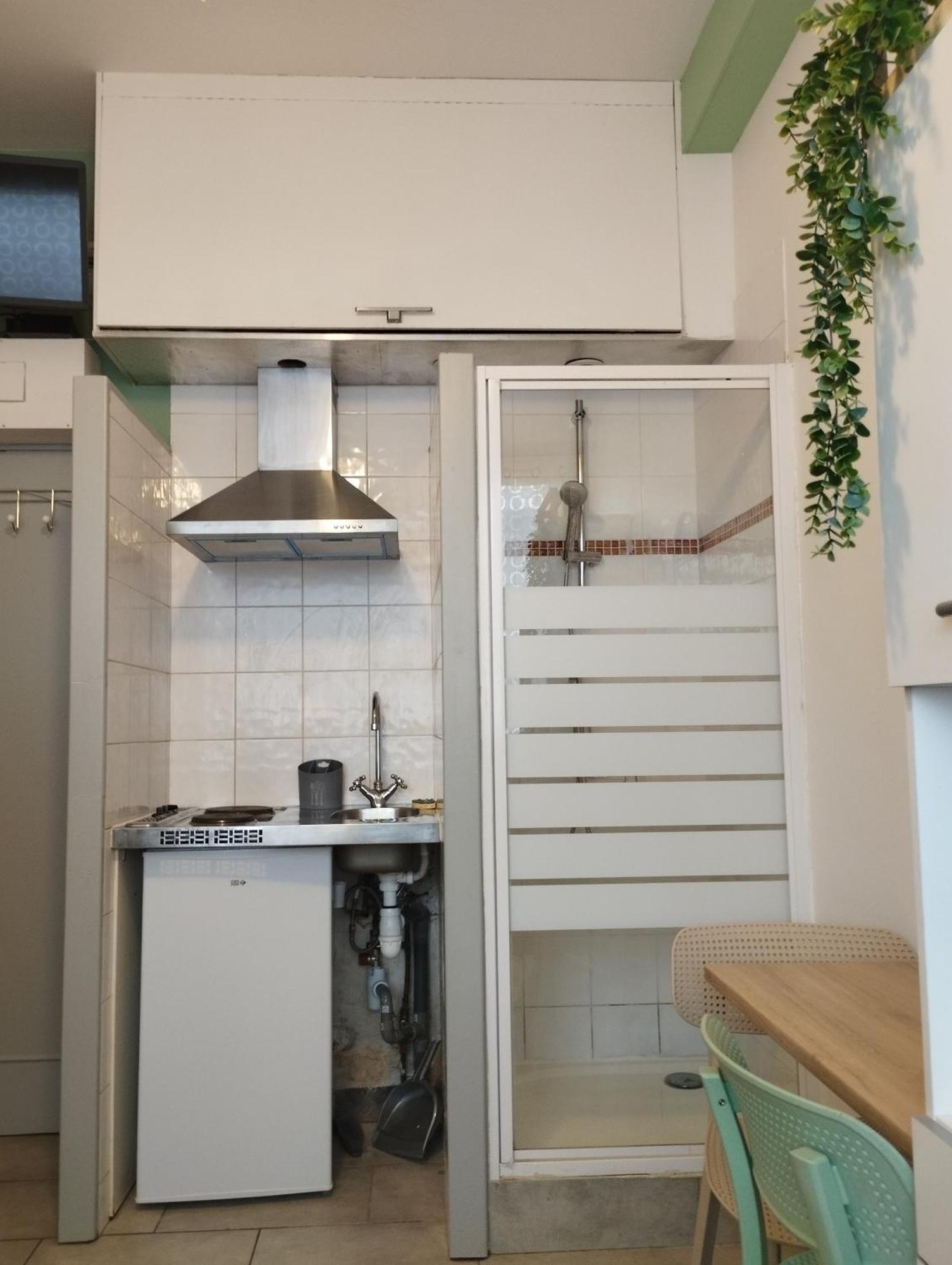 Chambrette Boulevard Des Pyrenees Hypercentre 10M Carre Wc Sur Le Palier, Porte40 Pau Luaran gambar