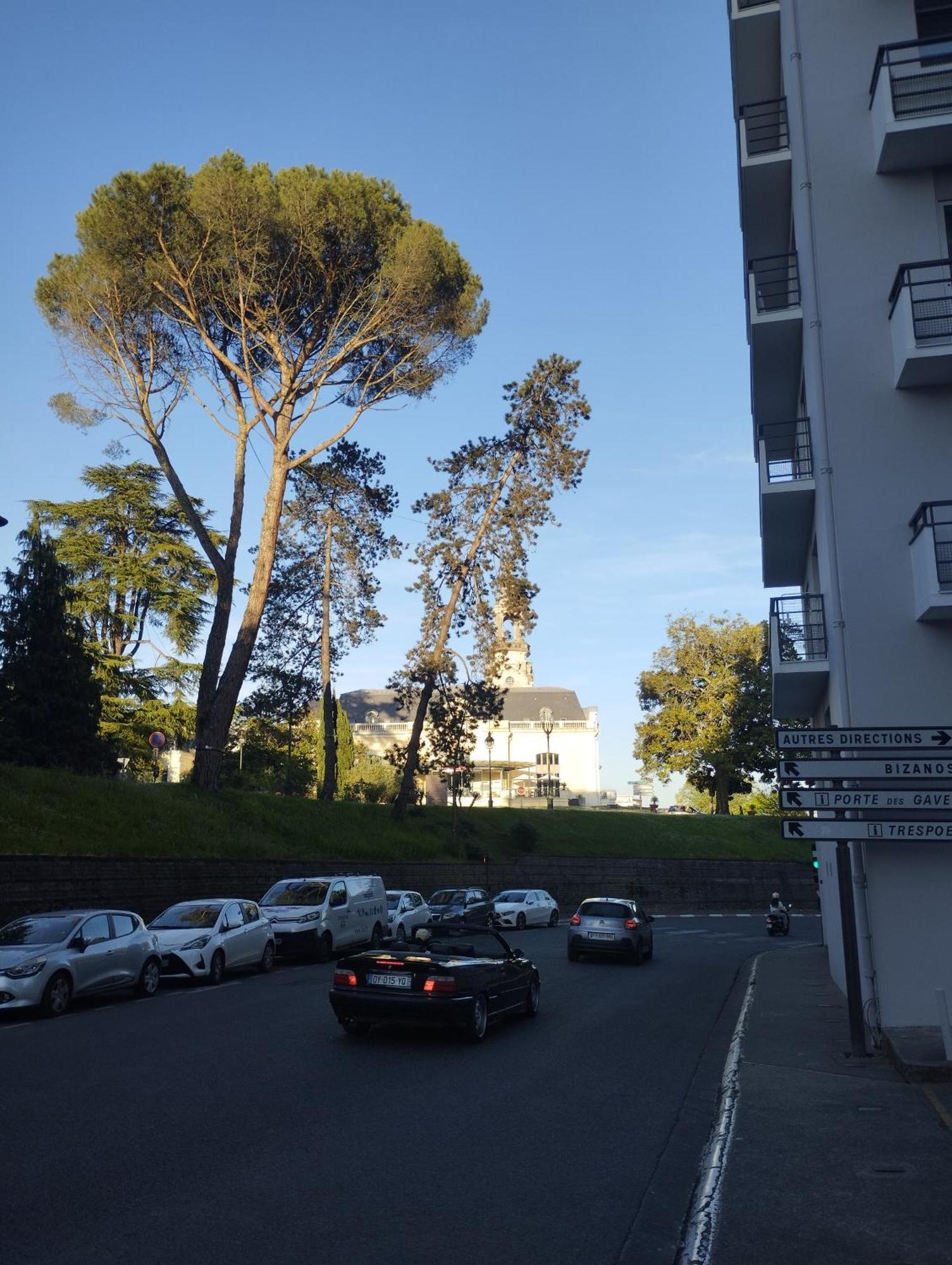 Chambrette Boulevard Des Pyrenees Hypercentre 10M Carre Wc Sur Le Palier, Porte40 Pau Luaran gambar