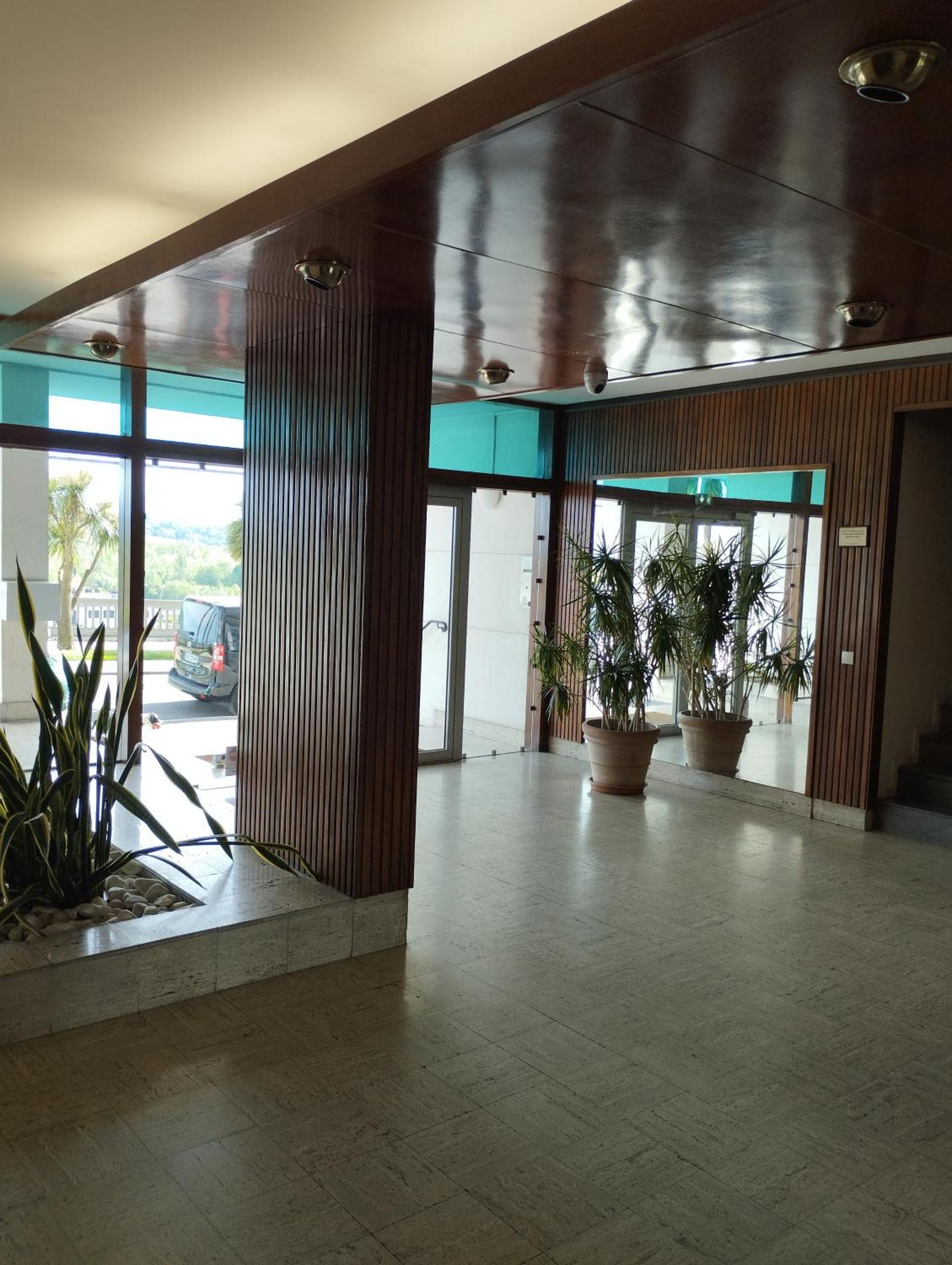 Chambrette Boulevard Des Pyrenees Hypercentre 10M Carre Wc Sur Le Palier, Porte40 Pau Luaran gambar